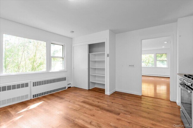 Building Photo - 22 Putnam Ave