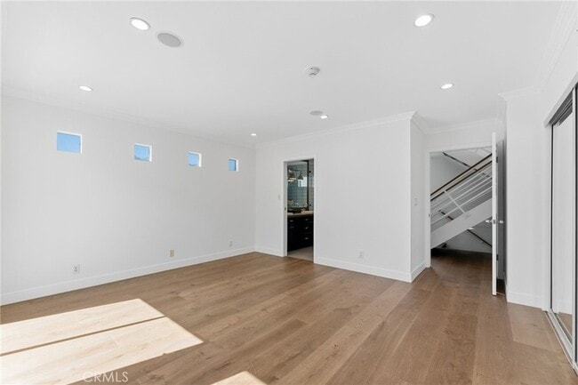 Building Photo - 1452 Loma Dr