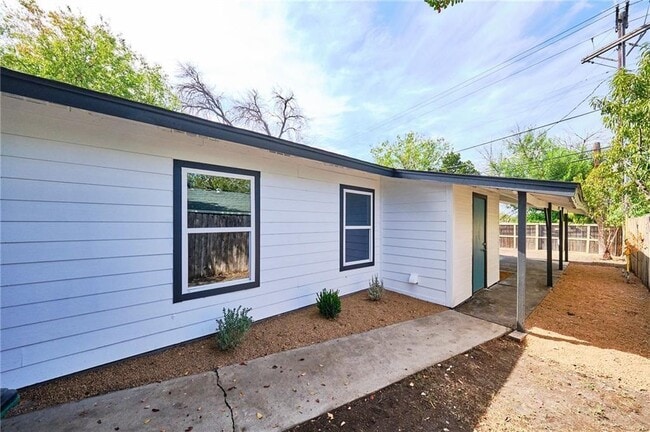 Building Photo - 8602 Fireside Dr