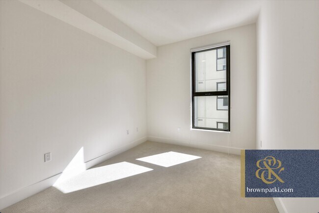 Building Photo - 1433 Bush St