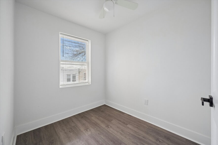 Building Photo - 5815 N 21st St