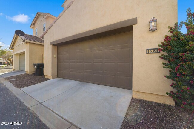 Building Photo - 15391 W Dreyfus St