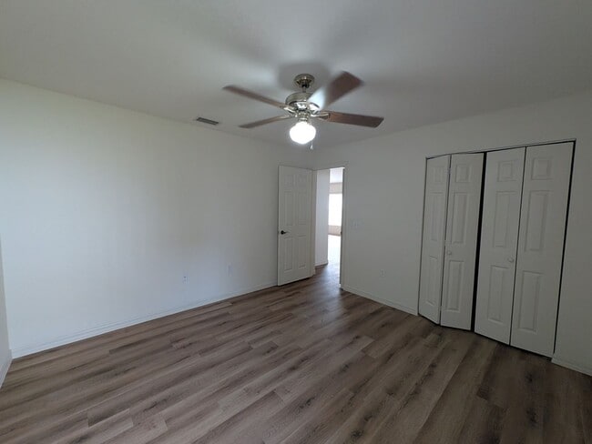 Building Photo - Lovely Oakwood Village Home