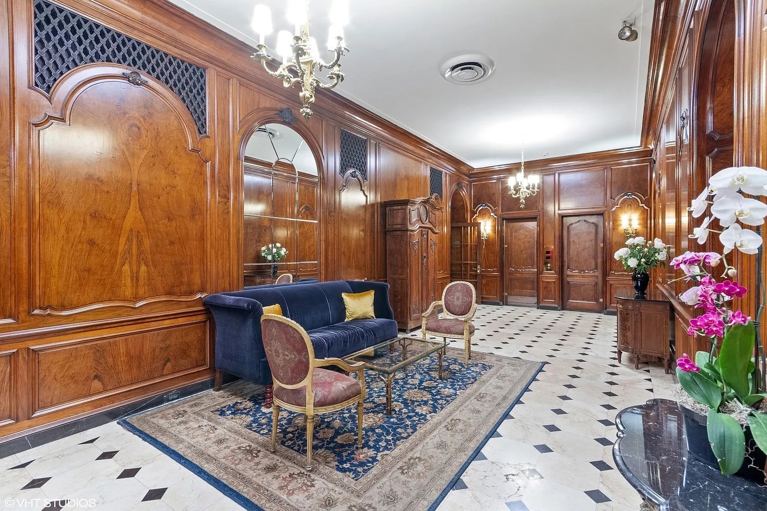 Lobby - 2000 N Lincoln Park W