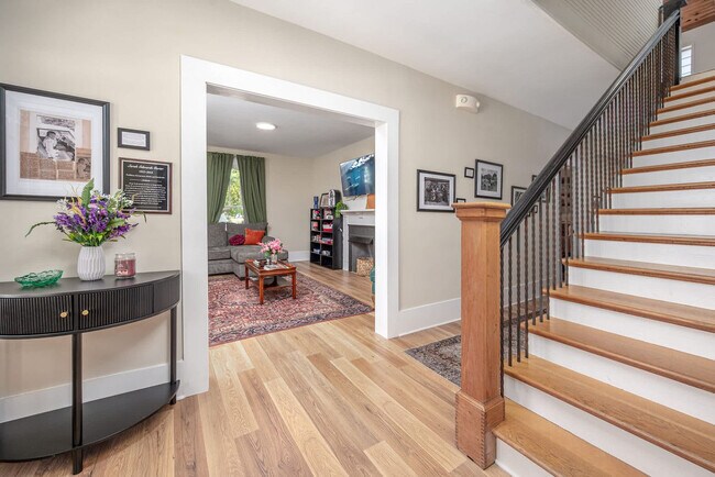 Building Photo - 500 W Rosemary St