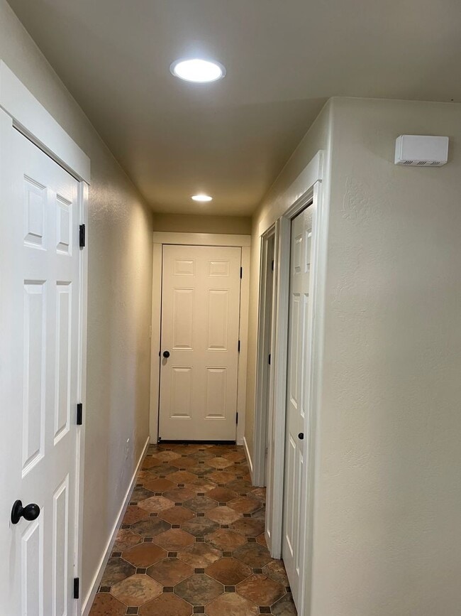 Building Photo - Cozy 1 Bed 1 Bathroom-Located in Friendly ...