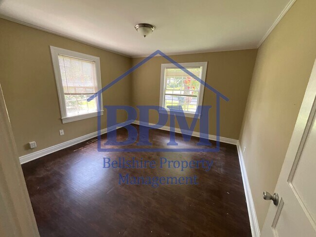 Building Photo - Spacious 3 Bed, 2 Bath Bottom-Floor Duplex...
