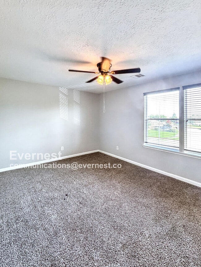 Building Photo - 10618 Kentington Oak Dr