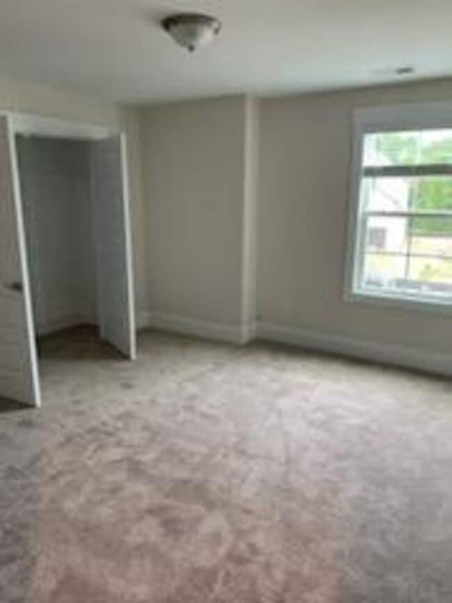 Building Photo - Available Rental located in desirable area of Scotts Hill in Scotts Hill Village