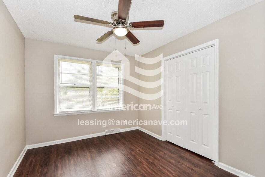 Building Photo - 14 Hillside Cir