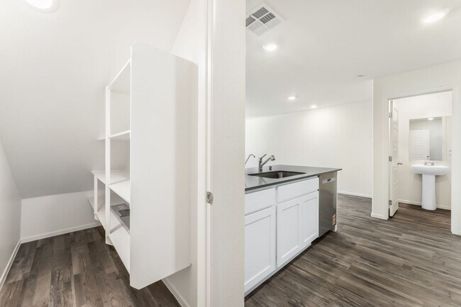 Building Photo - 7352 Joanna Brk St