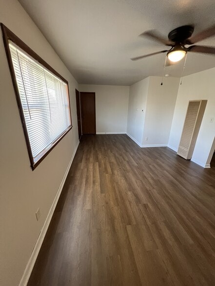 Building Photo - 604 Kaw St