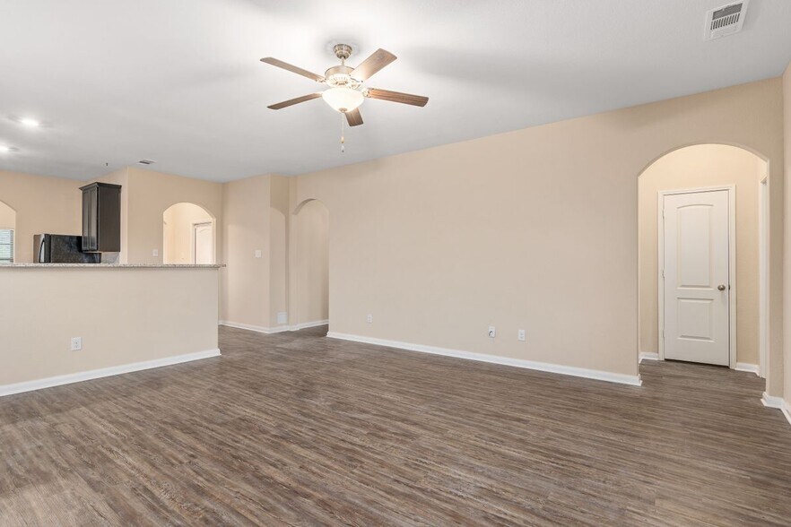 Building Photo - 1431 Park Trails Blvd