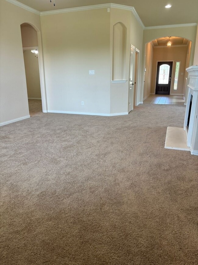 Building Photo - 3/2/2 Ready to Go! Located on the greenbelt!