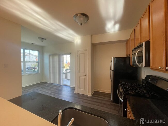 Building Photo - 430 Giordano Ave