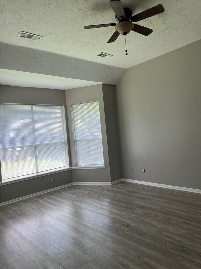 Building Photo - 15707 Rosewood Hill Ct