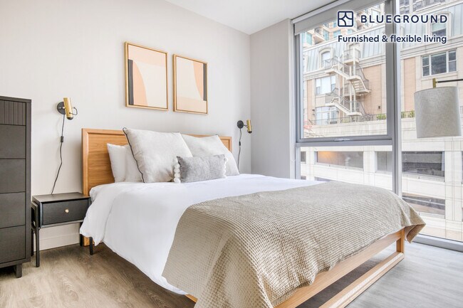 Building Photo - 8 E Huron St