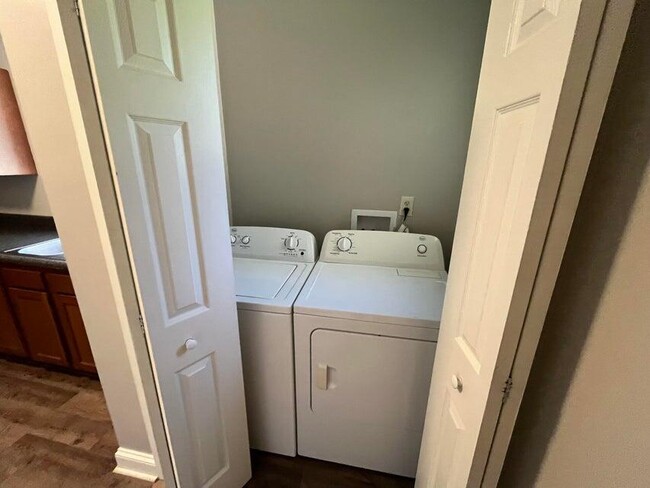 Building Photo - 6075 Lee Hwy