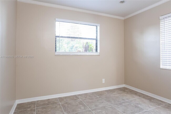 Building Photo - 848 Arlington Dr