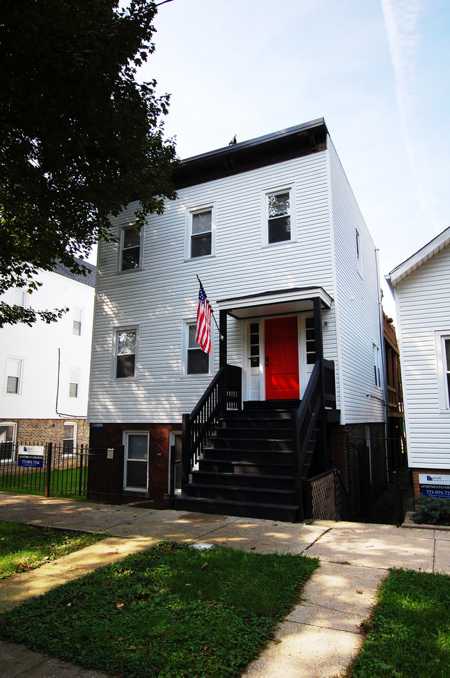Building Photo - 2642 N Marshfield Ave