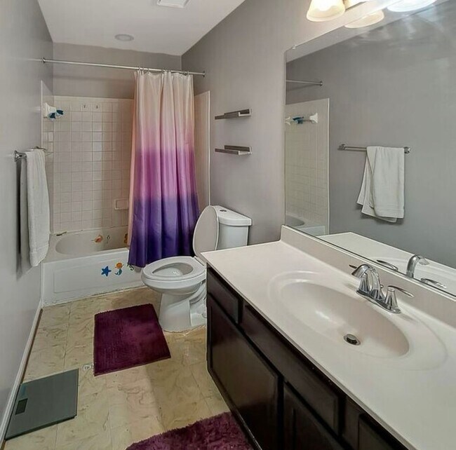 Building Photo - Amazing 5 BR/3.5 BA Single-Family Home in ...