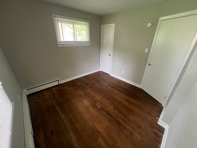 Building Photo - Very Spacious 3 bdrm/1 bth House Located in Henrico's West End!!