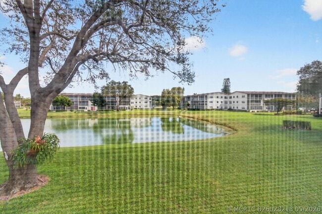 Building Photo - 360 Fanshaw I