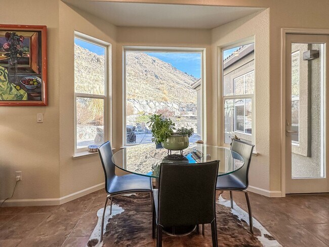 Building Photo - Executive Home in Hidden Valley