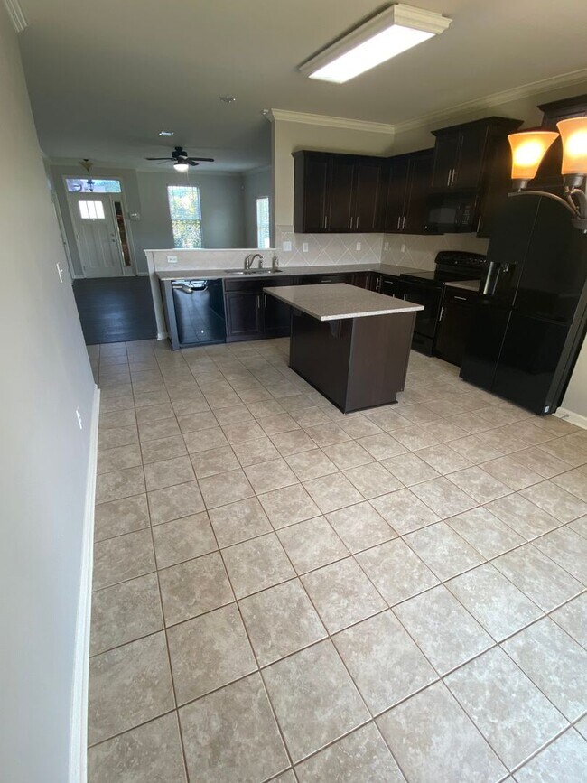 Building Photo - 2643 Lily Way