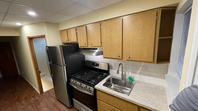 Kitchen - 2713 S Alder St