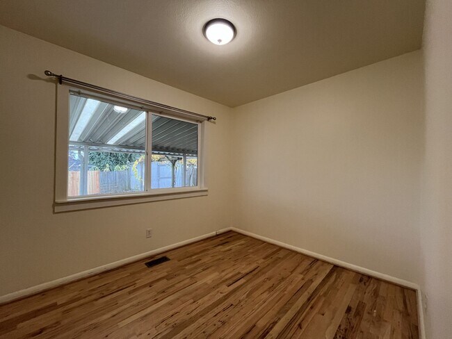 Building Photo - Cozy Portland Gem with Bright, Open Living...