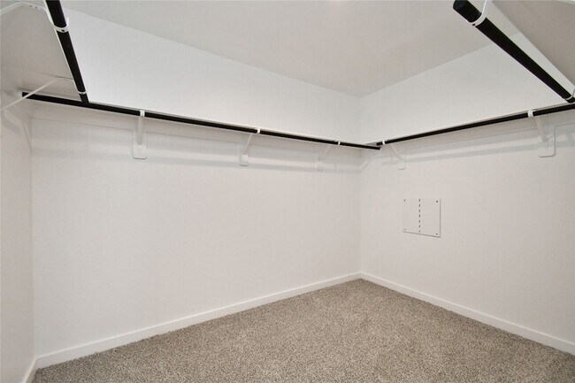 Building Photo - 30330 Reagans Rnch Dr