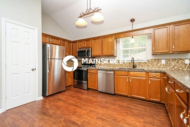 Building Photo - 3 Bedroom Pet-Friendly Home in La Vergne, TN with Main Street Renewal