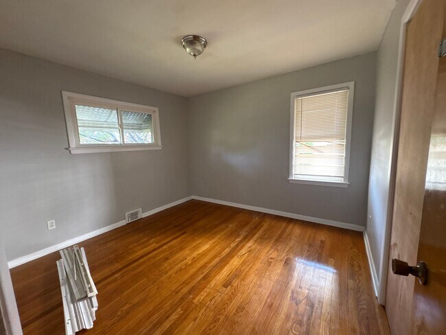 Building Photo - Cozy 3 bedroom 1 bath in Garfield Heights
