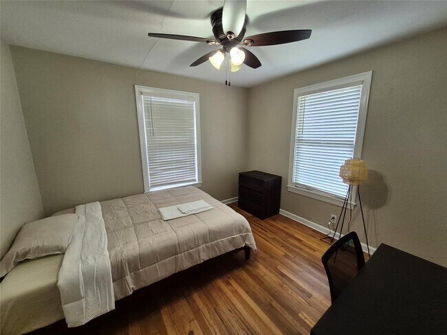 Building Photo - 1707 Palo Duro Rd