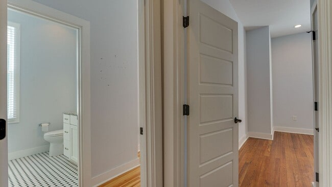 Building Photo - 3 Bedroom 3 Bath Apartment in North Centra...