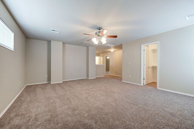 Building Photo - ** $500 Off Move-in Special ** Gorgeous 4 ...