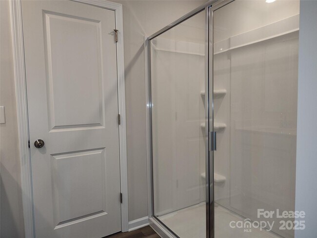 Building Photo - 3247 Crawford Ave