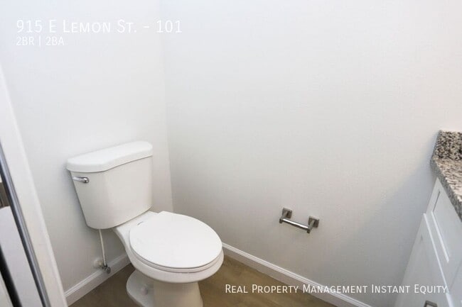 Building Photo - 915 E Lemon St