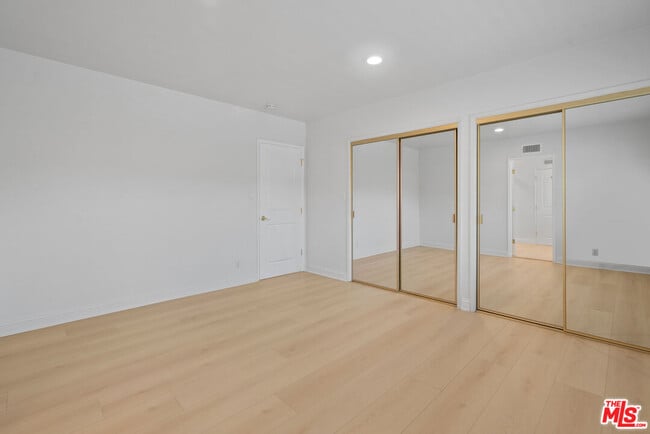 Building Photo - 4159 Regal Oak Dr