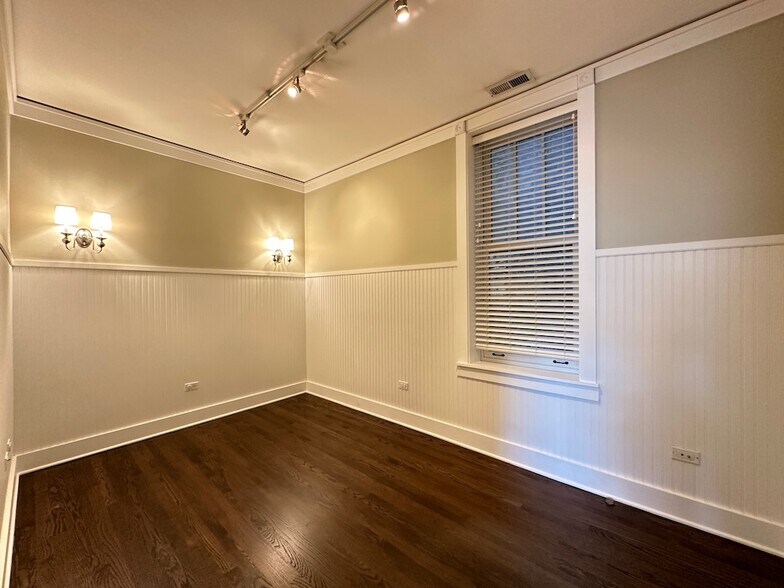 Building Photo - 3624 N Bosworth Ave
