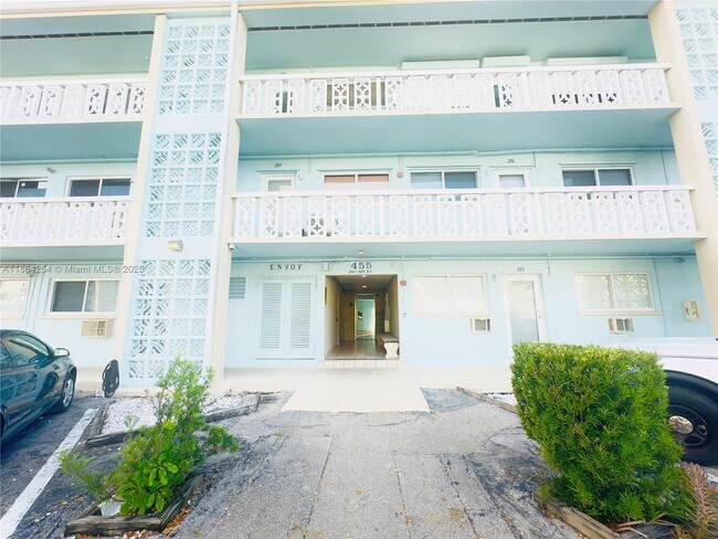 Building Photo - 455 Golden Isles Dr