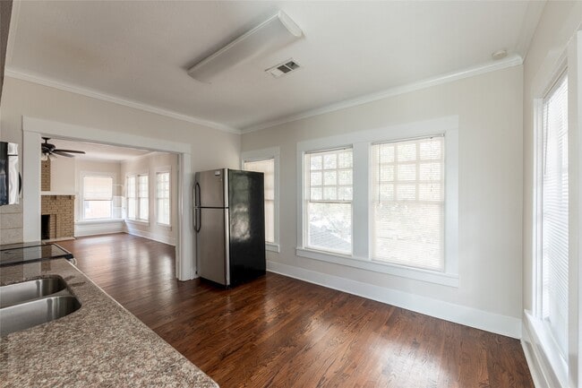 Building Photo - 608 Avondale St