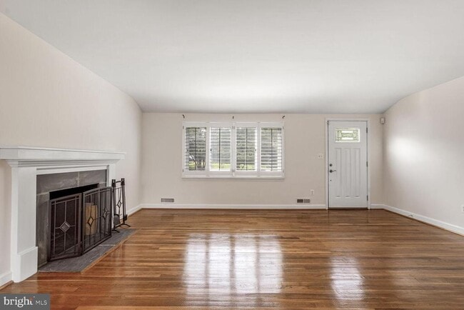 Building Photo - 6903 Fern Ln