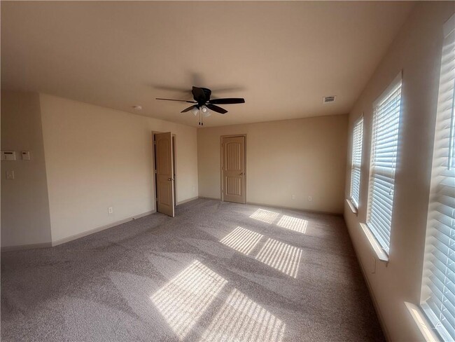 Building Photo - 2722 Haynescrest Dr
