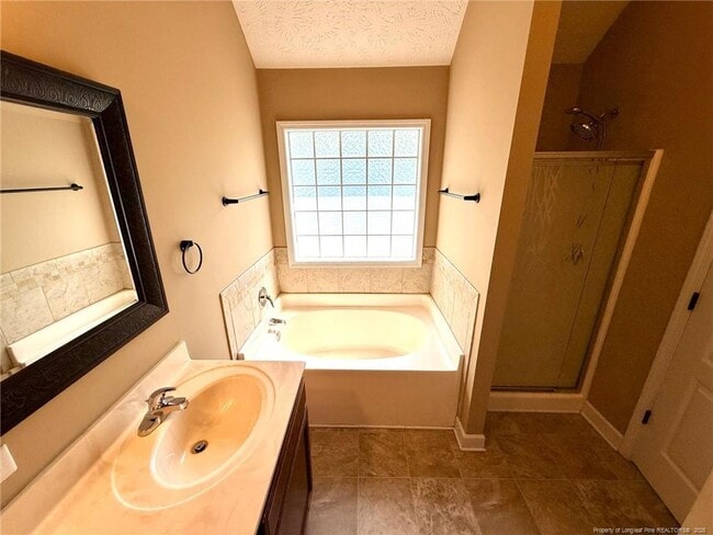 Building Photo - 422 Jamestown Ave