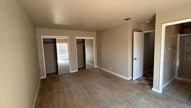 Building Photo - 738 Evergreen Way