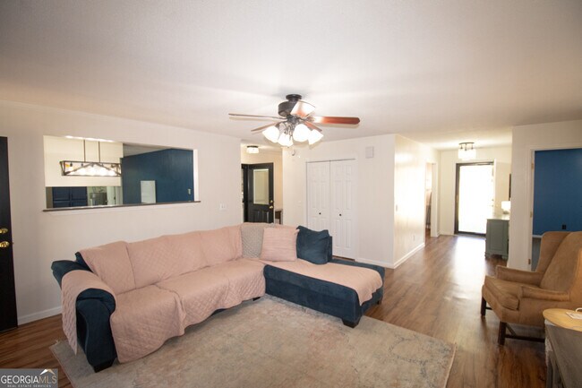 Building Photo - 410 Cardinal Dr