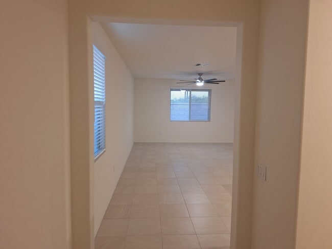 Building Photo - 945 W Calle Alta Curva