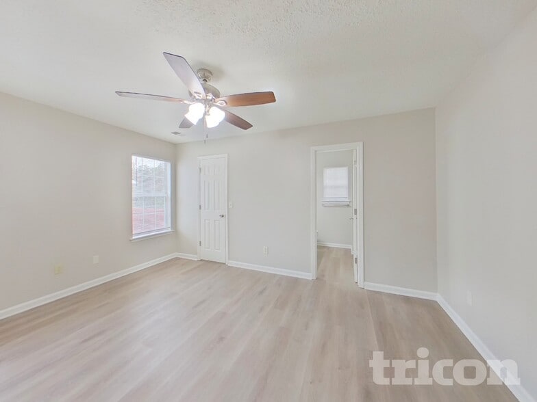 Building Photo - 121 Green Rose Rd